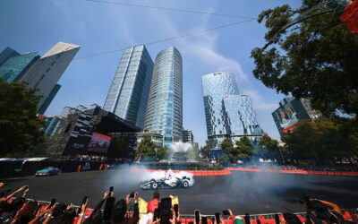 Checo Pérez toma Paseo de la Reforma como pista de carreras previo a la Fórmula 1 en CDMX